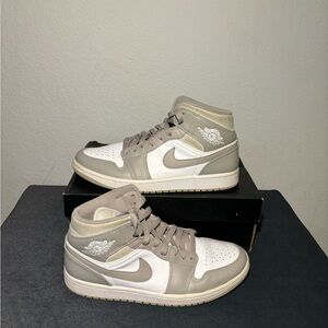Jordan 1 Mid “linen”